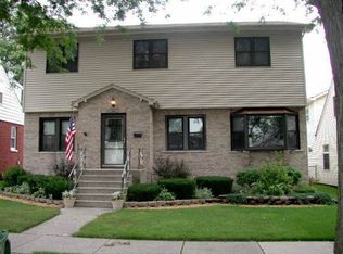 9805 S 54th Ave, Oak Lawn, IL 60453