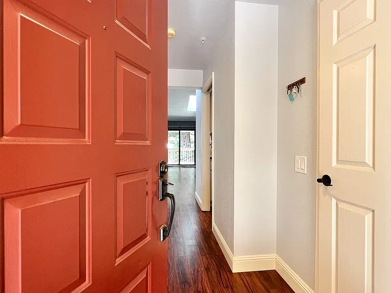 39 Fountain Grove Cir — Photo 4