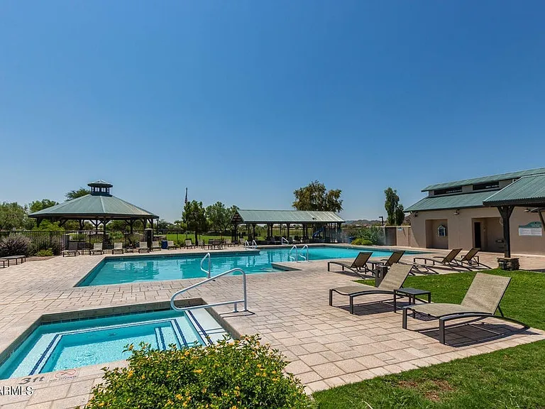 983 E Palomino Way — Photo 34