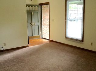 588 Camelot Dr, Seymour, IN