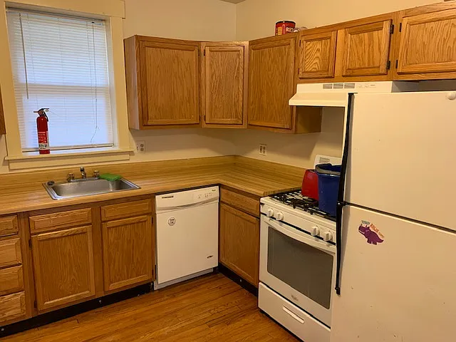 5 bed, 1375 sqft, $4,460 — Photo 4
