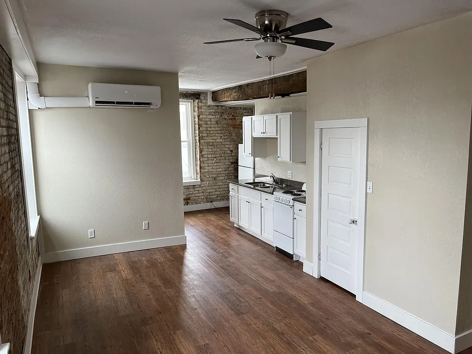 111 1/2 N Main St #2A