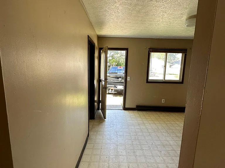 1403 Spring Ave NE #A — Photo 5
