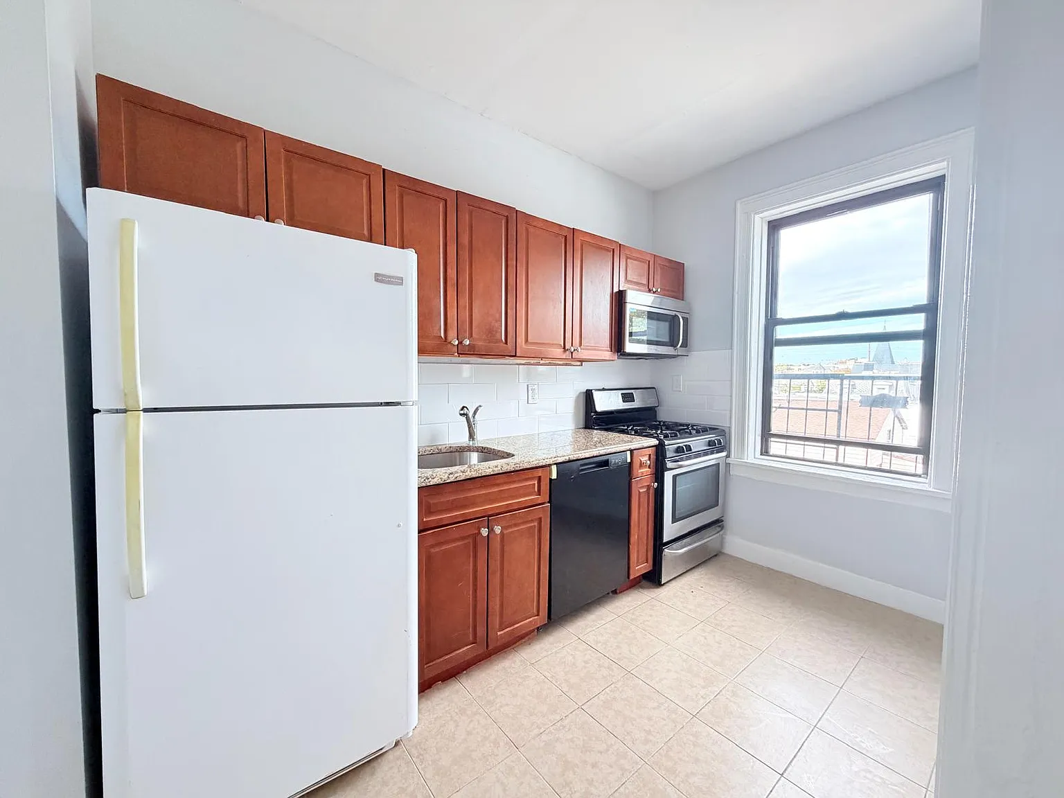 22 W 33rd St — Photo 2