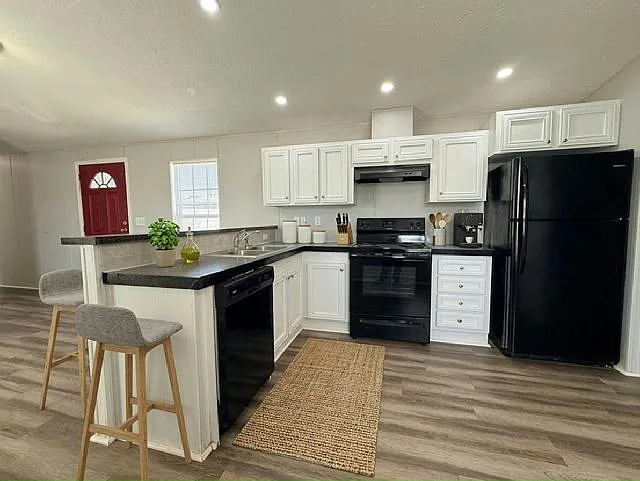 3 bed, 2.0 bath, 924 sqft, $1,810 — Photo 3