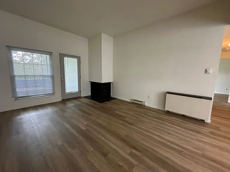 University Park Apartments near Cornell University — Photo 643