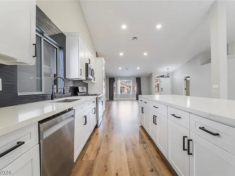 9171 W Viking Rd — Photo 16