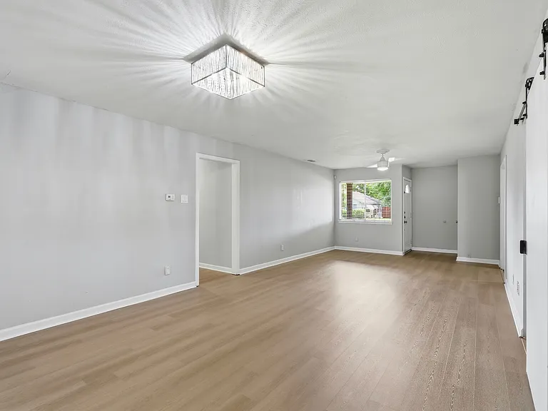 2607 Clearview Cir — Photo 15