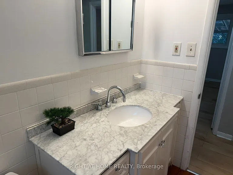 42 Oneida Rd — Photo 7