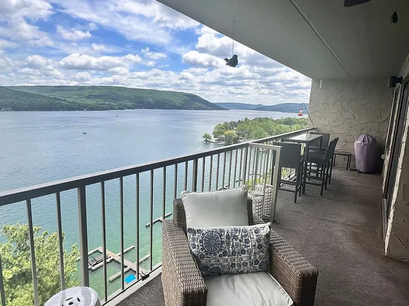 110 Cliffside Dr, Canandaigua, NY 14424