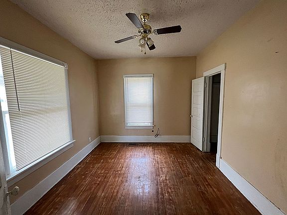 5th image of 628 E Avenue C