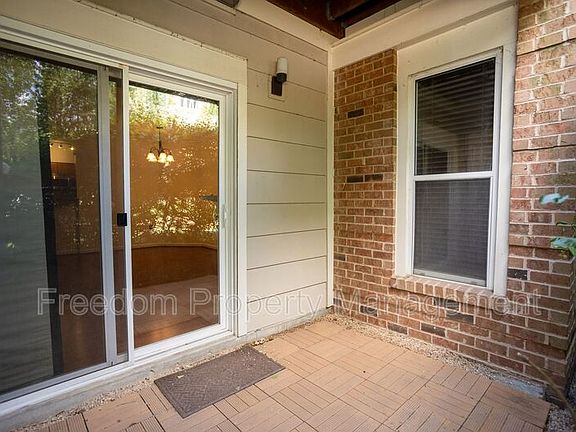 5th image of 2204 Westcourt Ln APT 121
