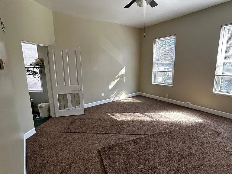 409 E 6th St #2 — Photo 4