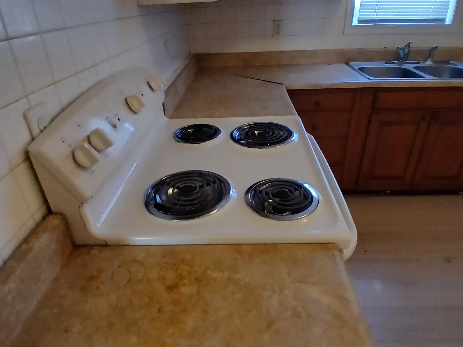 2 bed, 800 sqft, $1,000 — Photo 4