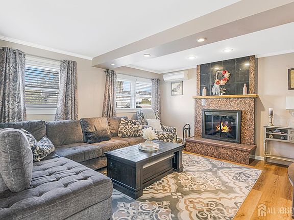 4th image of 212 Vesper Ave