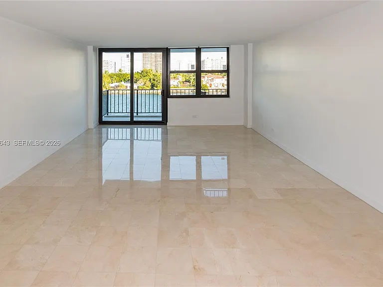 10101 E Bay Harbor Dr #404 — Photo 9