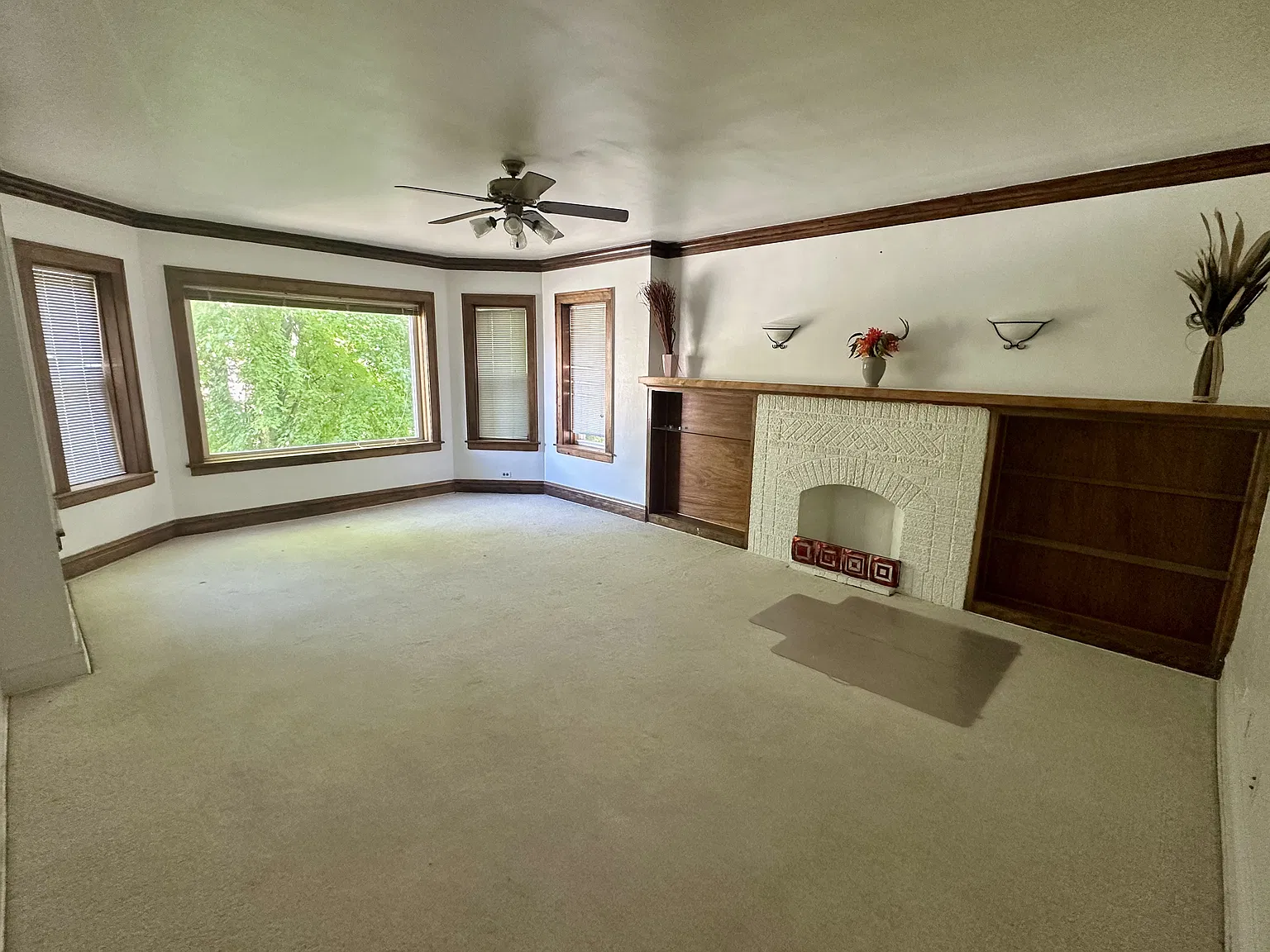 3 bed, 1.5 bath, 1361 sqft, $1,900 — Photo 2