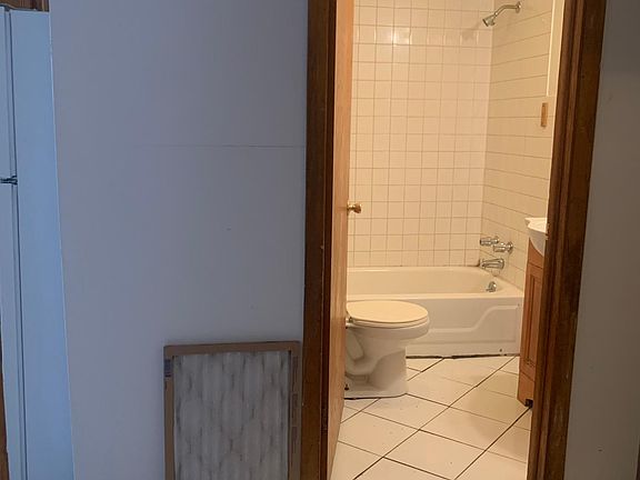 5th image of 7941 S Coles Ave #1