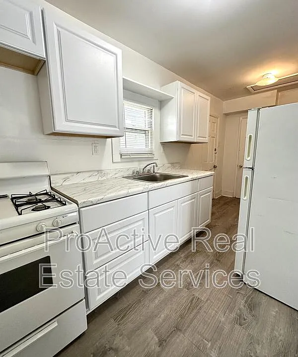 224 W Government Ave