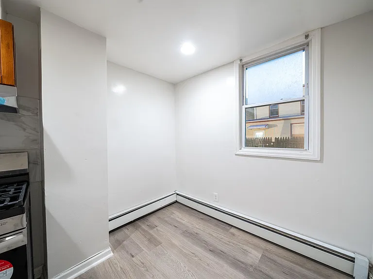 365 Claremont Ave — Photo 17