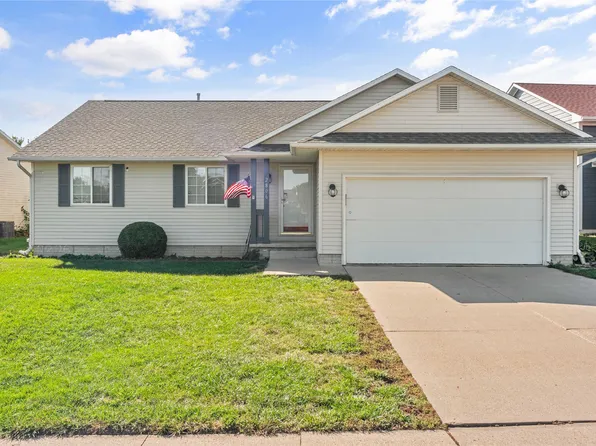 2806 Shadow Creek Ln, Des Moines, IA 50320