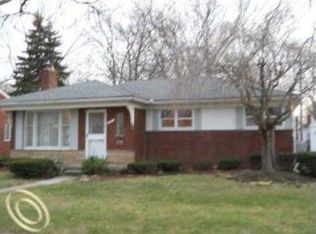 21432 Brierstone St, Harper Woods, MI 48225