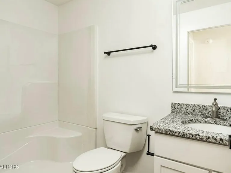 811 Flanders Ln #4 — Photo 9