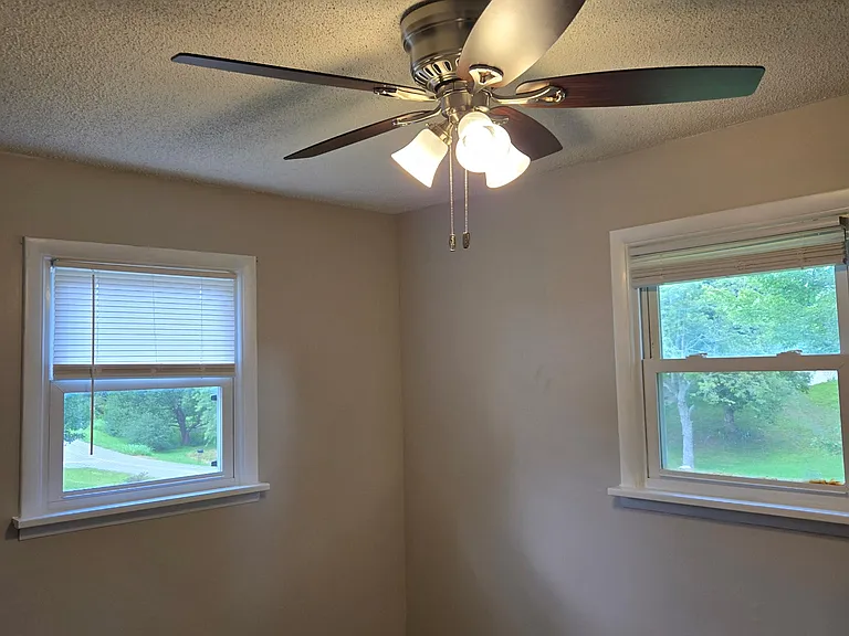 633 Meadowbrook Dr — Photo 5