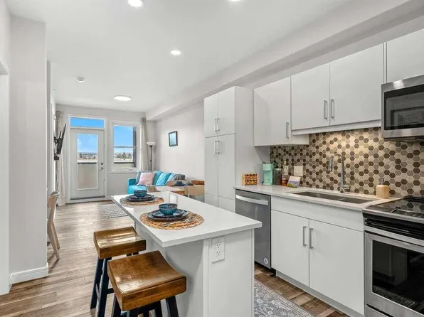 80 N Greenbriar Pl NW #2410, Calgary, AB T3B 6J4