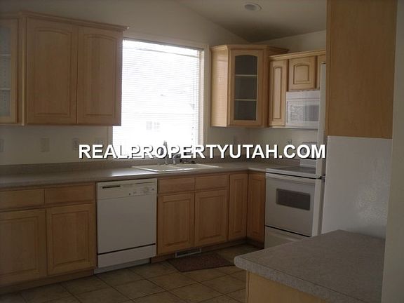 2330 kitchen_02262015