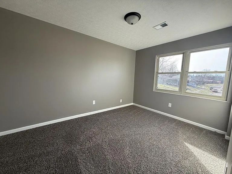 1240 Clear Ridge Ln — Photo 7