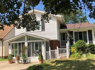 12905 Park Knoll Dr, Garfield Heights, OH