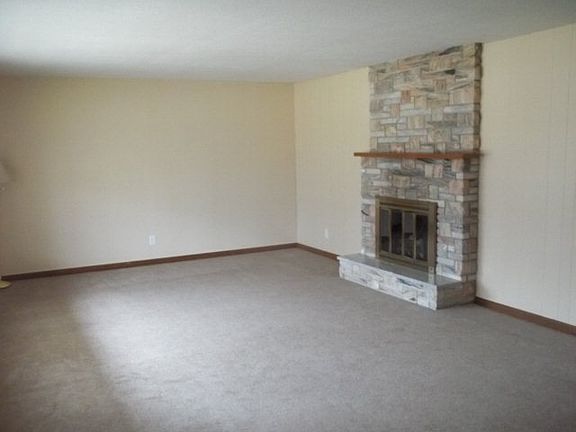 3rd image of 403 College Park Dr