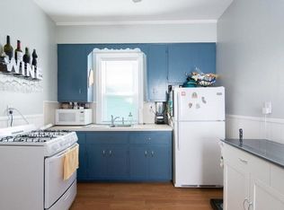 48 Monroe Ave, Bristol, RI 02809