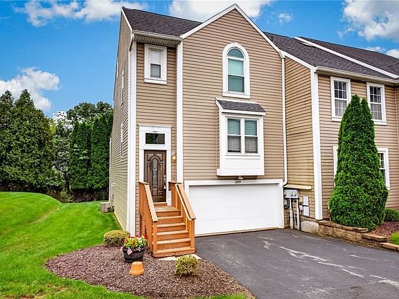 3rd image of 2659 Hunters Point Dr