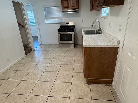 3rd image of 414 N Vine Ave
