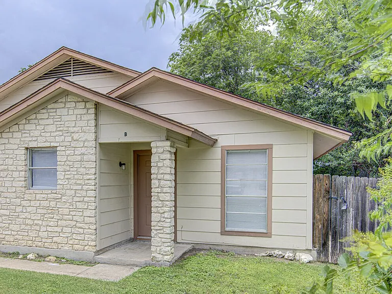 900 Sirocco Dr — Photo 3