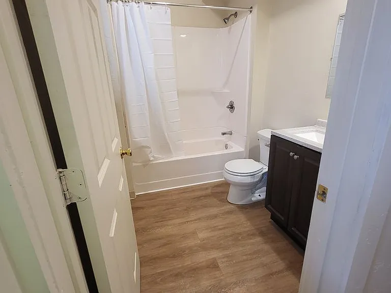 225 N Ashland Ave — Photo 5