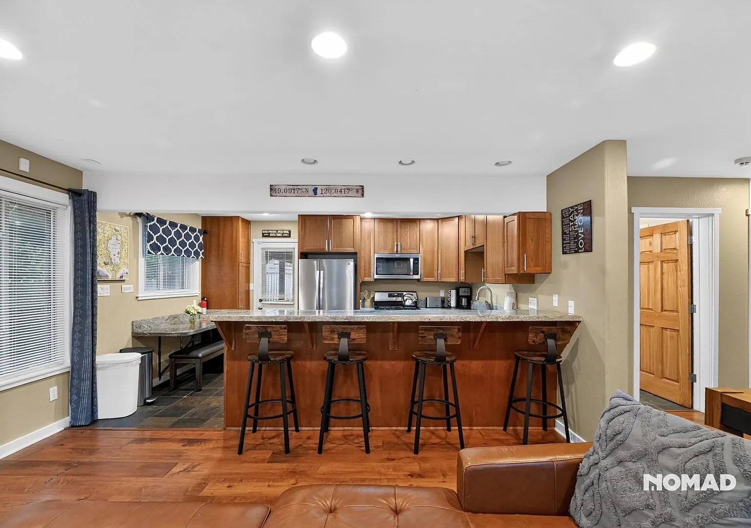 Spacious 4BR House in Tahoma + Loft — Photo 1