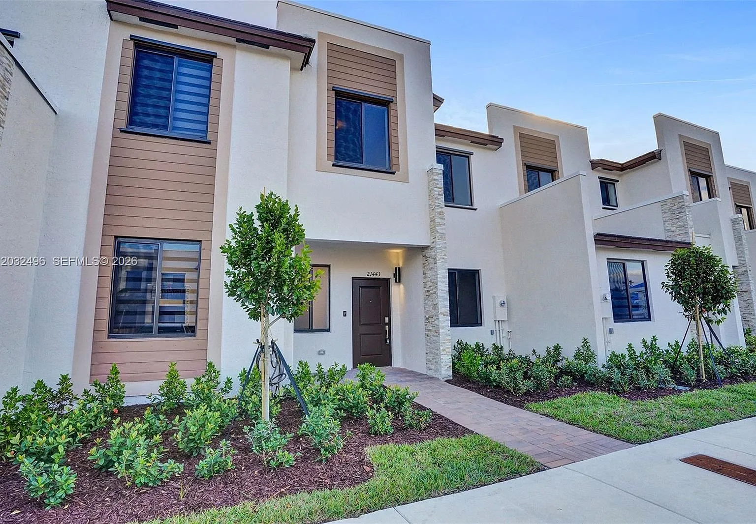 3 bed, 2.5 bath, 1442 sqft, $2,550 — Photo 1
