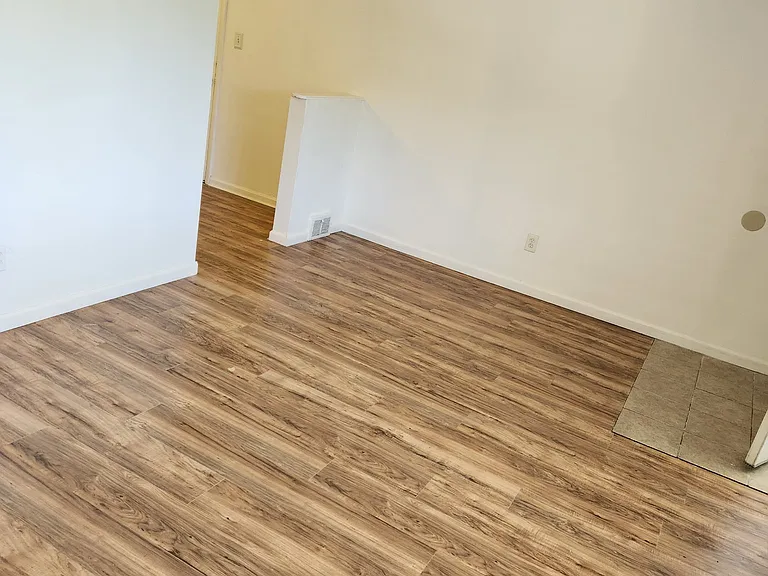 107-109 N Joslyn Dr #107 — Photo 6