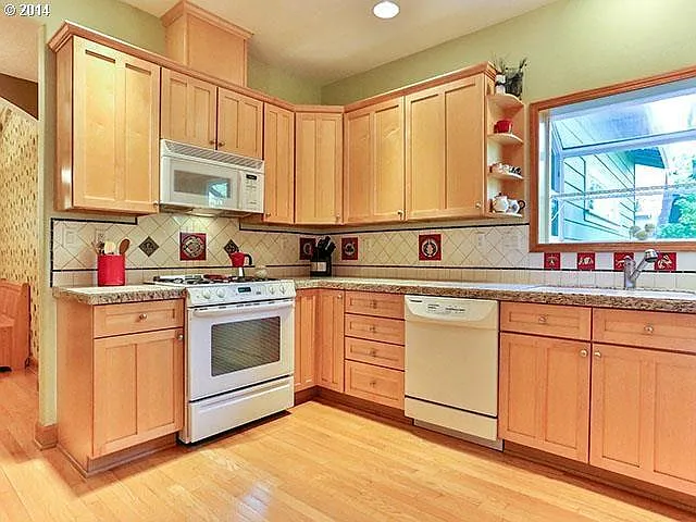 4 bed, 3050 sqft, $3,650 — Photo 4
