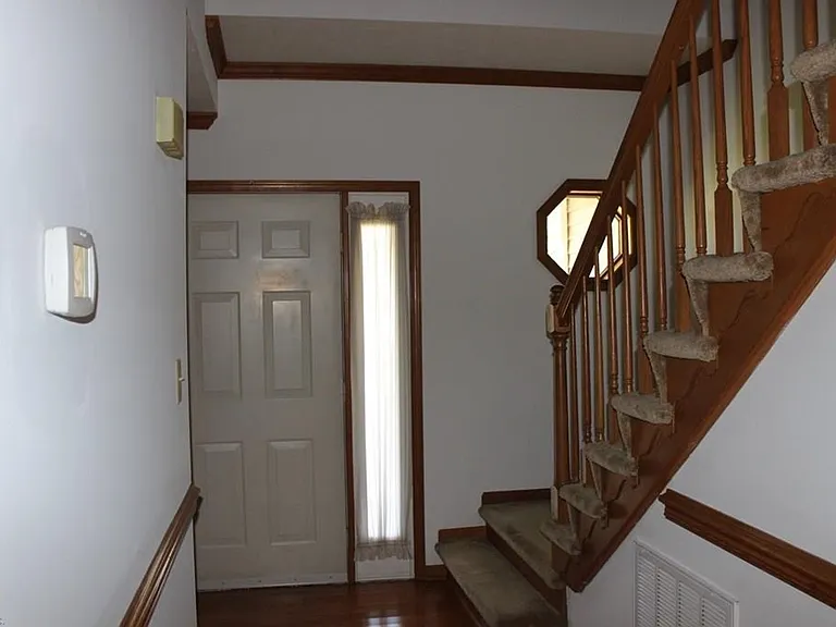417 Burnham Pl — Photo 2
