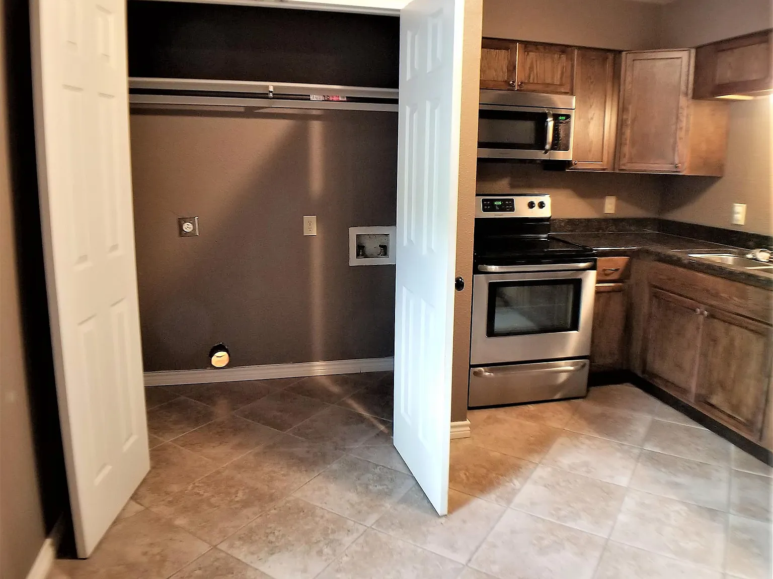 600 Rosedale Street - B — Photo 3