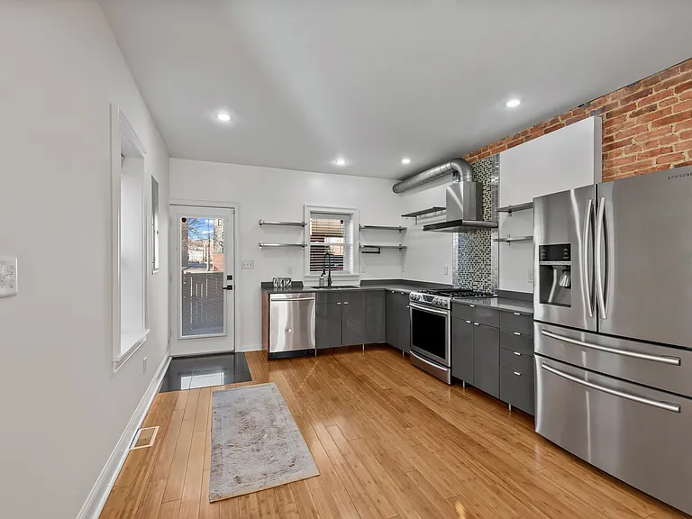 412 E Lanvale St — Photo 6
