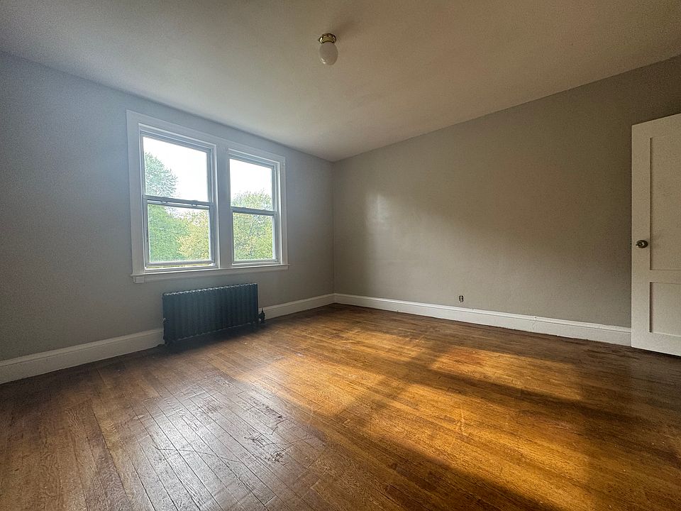 1st image of 9 Rockville St APT C1