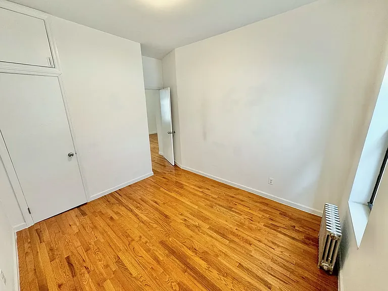 352 W 15th St #301 — Photo 5