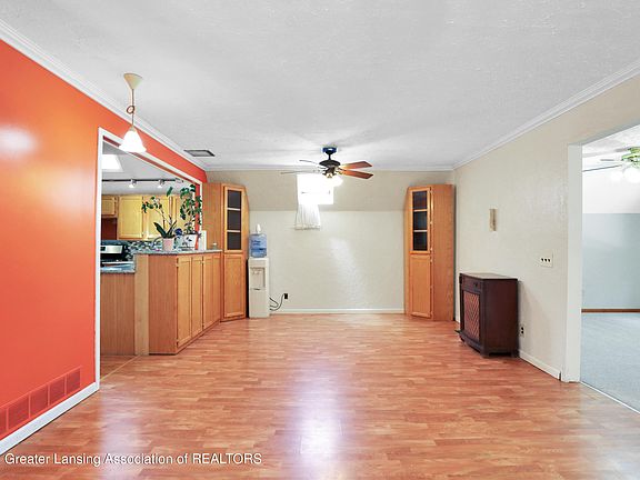 5th image of 9748 Sherwood Dr