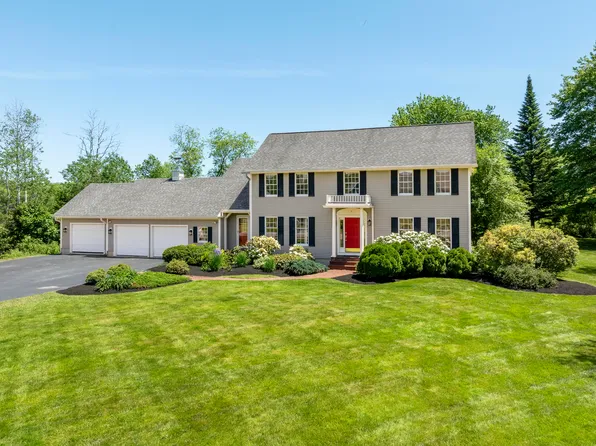 9 Birkdale Road, Falmouth, ME 04105