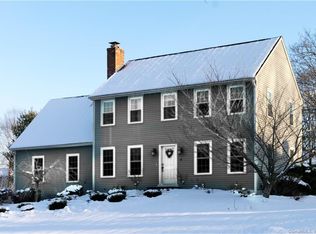 10 James Ct, Old Saybrook, CT 06475